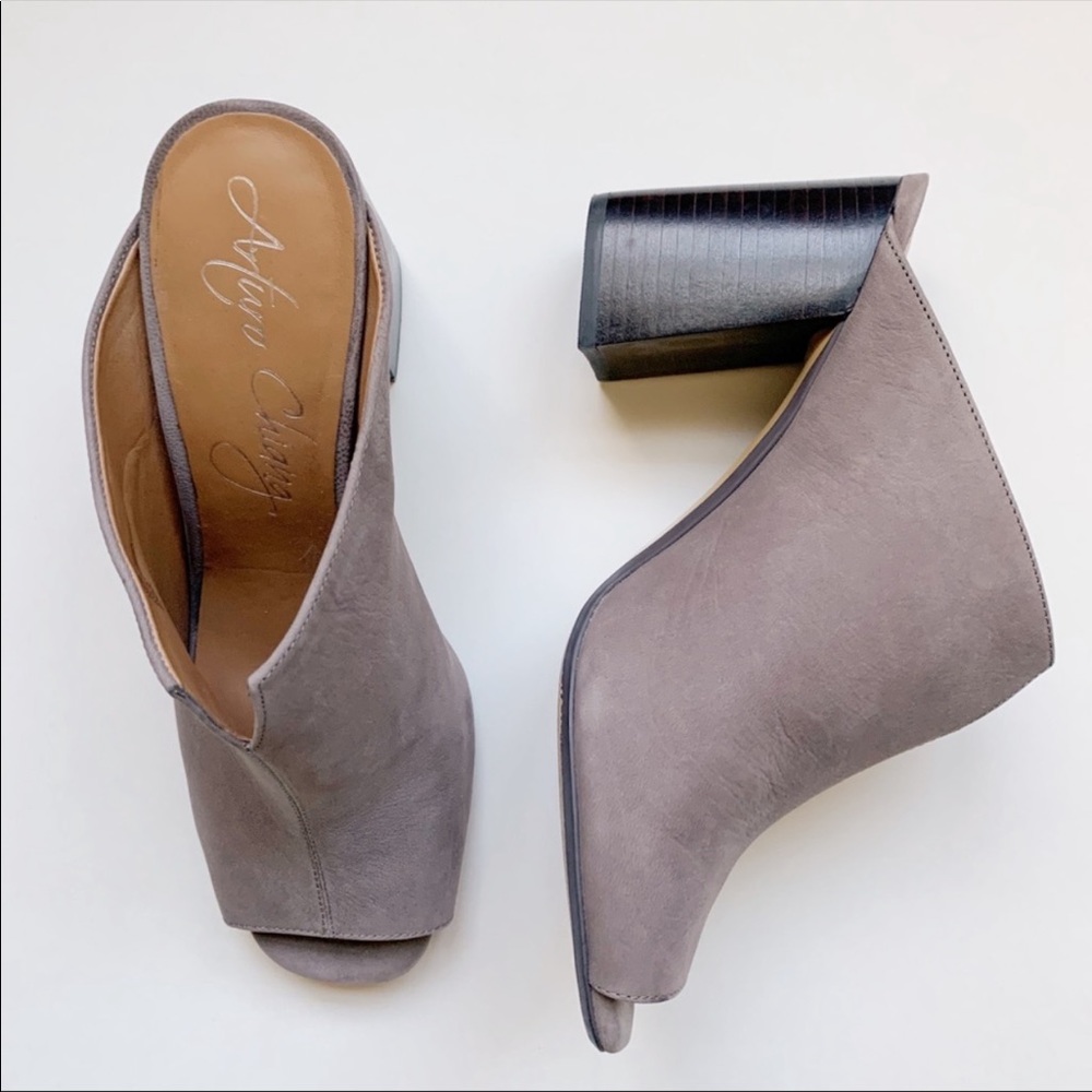 Arturo Chiang Chunky Heel Leather Slide 10